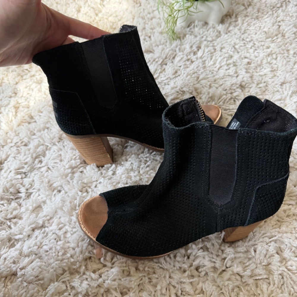 Stylish Toms super cute ankle, spring fashion Black and Tan Peep-Toe Heeled Boot - Picture 4 of 6
